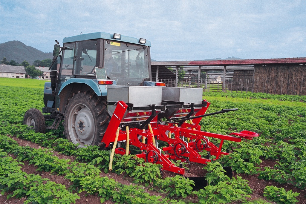 interrow_cultivator_4_rows_tehnos